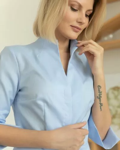 Женская рубашка воротник стойка с рукавом 3/4 голубая - 8301 от ByME 