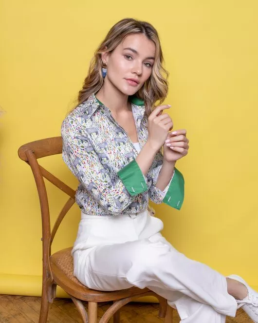 Женская рубашка под пуговицы полуприталенная слоники - 8018 от ByME 