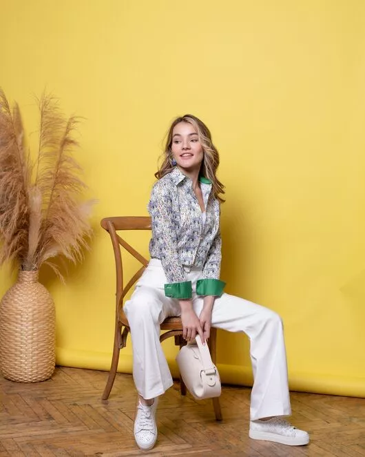 Женская рубашка под пуговицы полуприталенная слоники - 8018 от ByME 