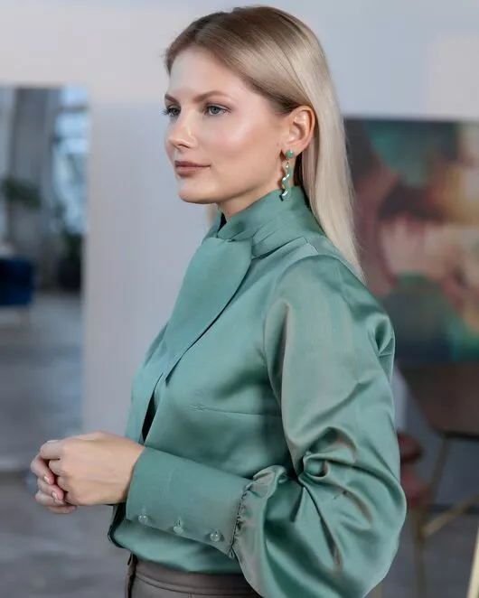 Женская блузка зеленая с бантом- 8220 от byME 
