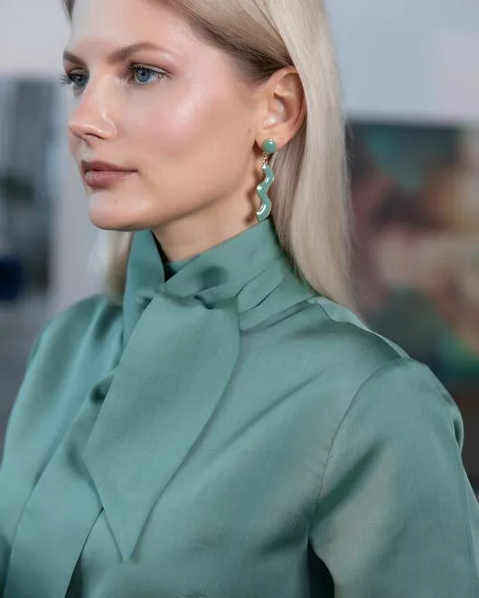 Женская блузка зеленая с бантом- 8220 от byME 