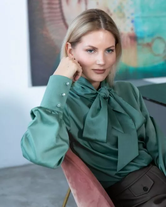 Женская блузка зеленая с бантом- 8220 от byME 