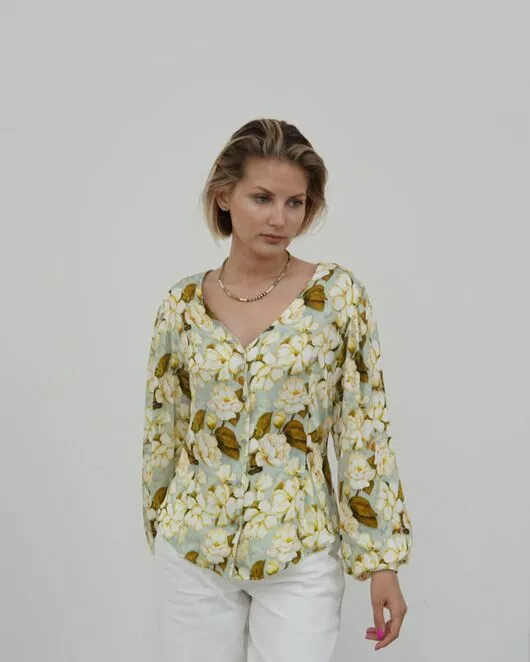 Женская блузка с объемным рукавом и V-образным вырезом с принтом - 8338 от ByME 