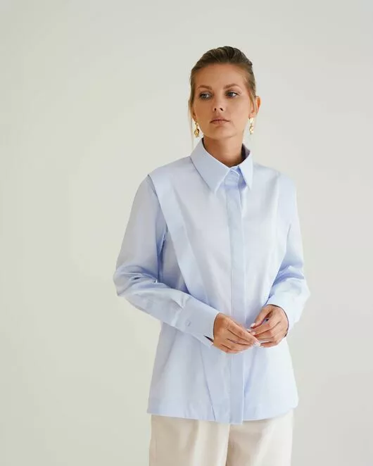 Женская рубашка голубая из хлопка с интересной манжетой под пуговицы 8550 от byME 