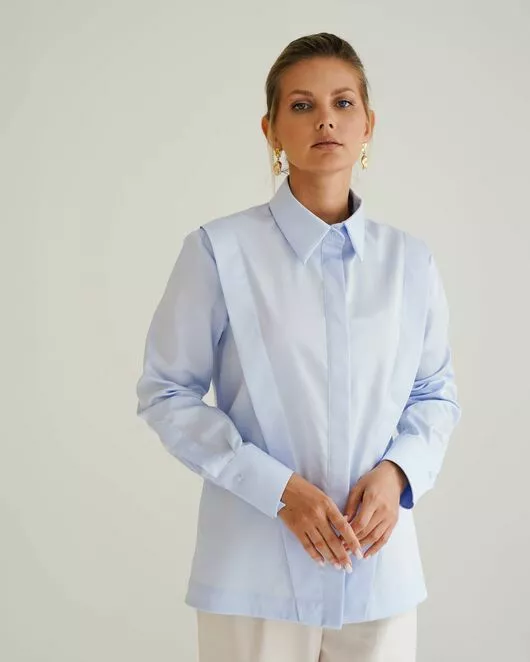 Женская рубашка голубая из хлопка с интересной манжетой под пуговицы 8550 от byME 