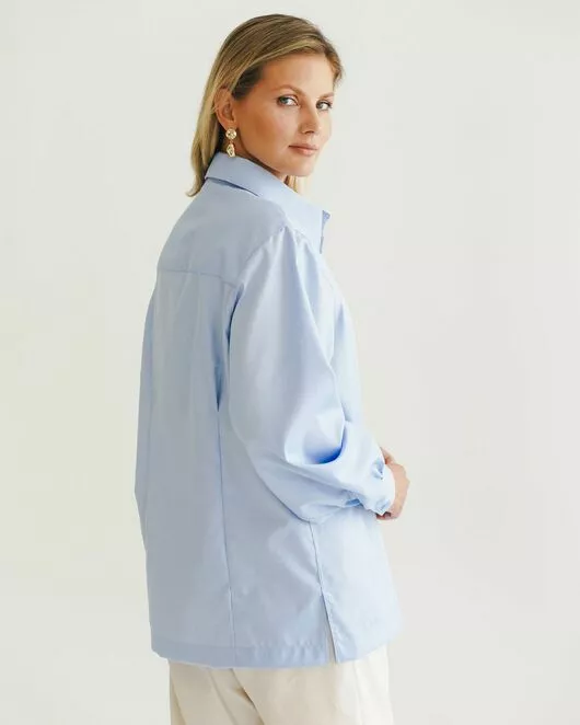 Женская рубашка под пуговицу в прямом силуэте голубая - 8523 от byME 