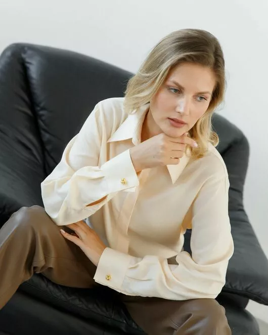 Женская рубашка с универсальным манжетом жёлтая - 8668 от byME 