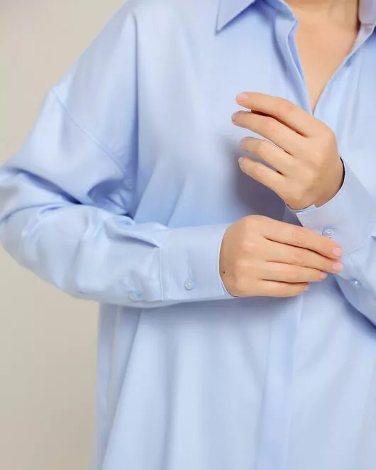 Женская рубашка из бамбука голубая- 8748 от ByME 