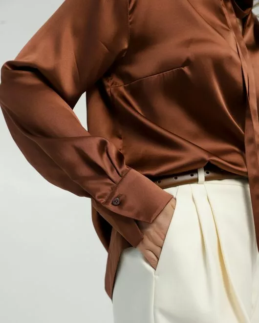 Женская рубашка из шёлка в шоколадном цвете 8819 от ByME 