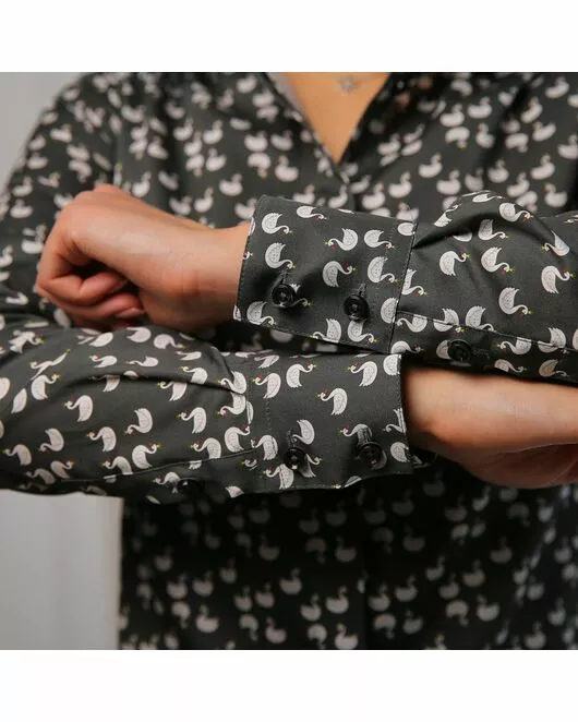 Женская рубашка под пуговицы принт лебеди на сером  фоне - 7749 от DoubleCuff 