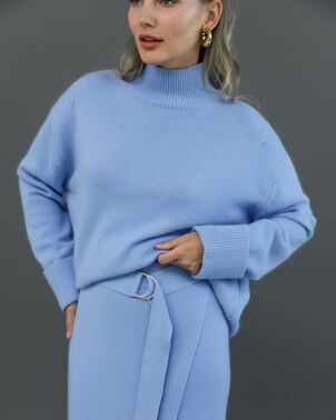 Свитер из шерсти с ангорой в васильковом цвете от ByME 