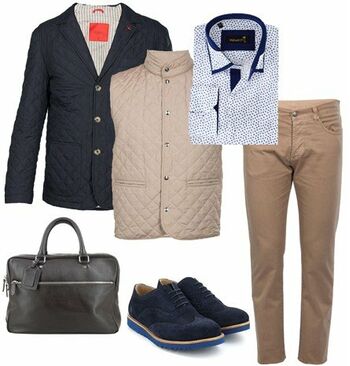 На море белый песок​​