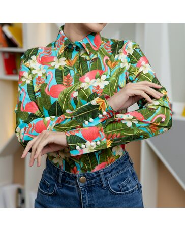 Женская рубашка с высоким манжетом под пуговицы тропические цветы - 7888 от byME 
