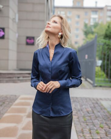 Женская рубашка под пуговицы темно-синяя воротник стойка - 8046 от byME 