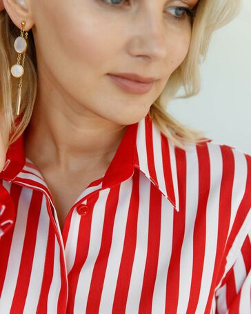 Женская рубашка под запонку в красную полоску с отделкой - 8504 от byME 