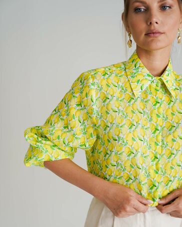 Женская рубашка принт лимоны с рукавами фонариками - 8559 от byME 
