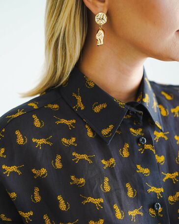 Женская рубашка из крапивы принт золотые леопарды на черном фоне- 8553 от byME 