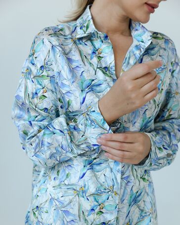 Женская рубашка из шелка с принтом цветы в сиреневых оттенках-8775 от  