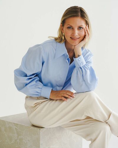 Женская рубашка под пуговицу в прямом силуэте голубая - 8523 от byME 