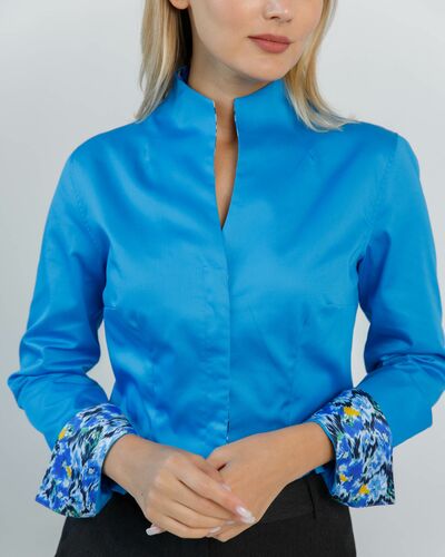 Женская рубашка под пуговицы бирюзовая с яркой отделкой  - 8612 от byME 