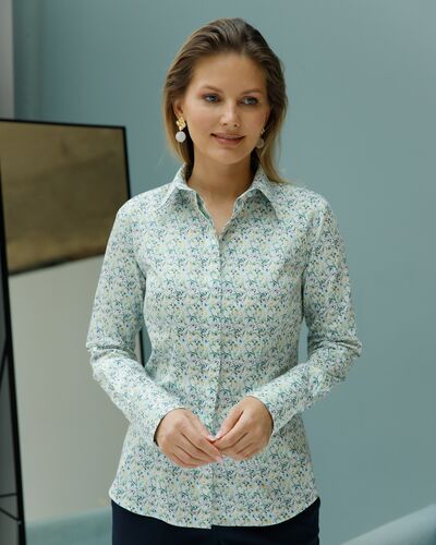 Женская рубашка вполуприталенном силуэте принт полевые цветы под пуговицы от byME 