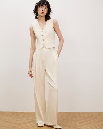 Брюки женские удлиненные  с защипами молочные от Calista 