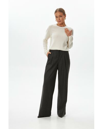 Женские брюки с  добавлением шерсти с защипами серые в полоску TR17-1002 от byME 