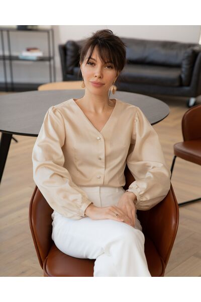 Женская блузка с объемным рукавом и V-образным вырезом бежевая - 8241 от byME 