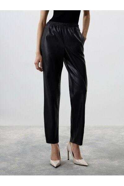 Женские прямые брюки на резинке из экокожи от byME 
