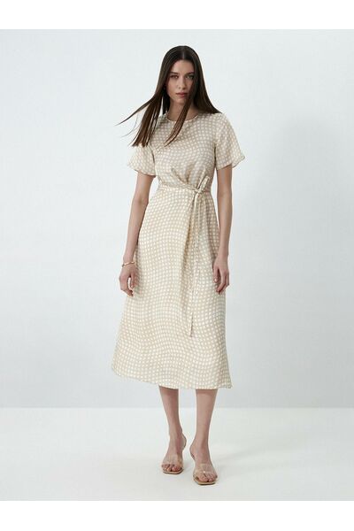 Атласное платье с декоративным узлом от byME 