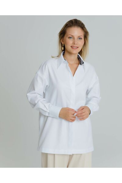 Рубашка женская в белом цвете с отделкой, в прямом силуэте с универсальной манжетой  - 8581 от byME 