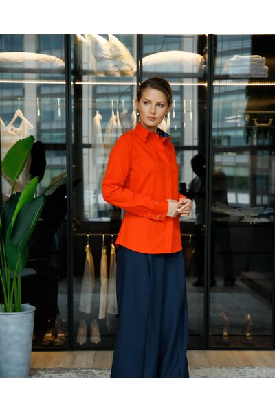 Женская рубашка в приталенном силуэте с отделкой протеи под запонки 8682 от byME 