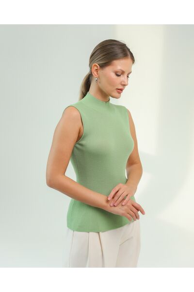 Топ из шерсти мериноса тонкой вязки и шелка Mulberry зеленый-02B2430-verdancy от byME 