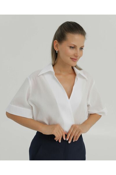 Рубашка хлопкавая  белая на запах из жатой фактуры 8887 от byME 