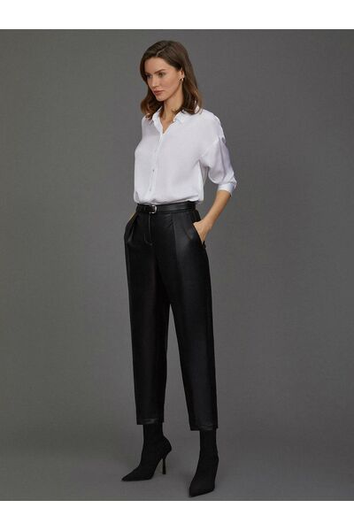 Брюки женские из экокожи с защипами от byME 