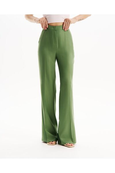Брюки прямые в зеленом цвете из тенсела TR4-1001 от byME 