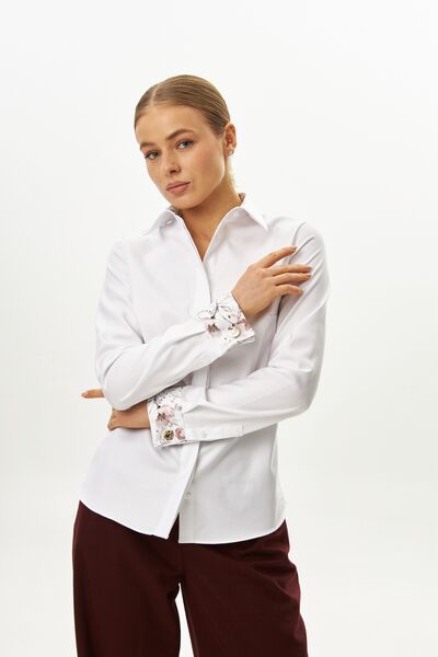 Женская рубашка из хлопка полуприталенная белая с отделкой-9066 от byME 