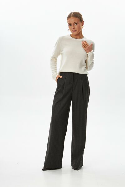 Женские брюки с  добавлением шерсти с защипами серые в полоску TR17-1002 от byME 