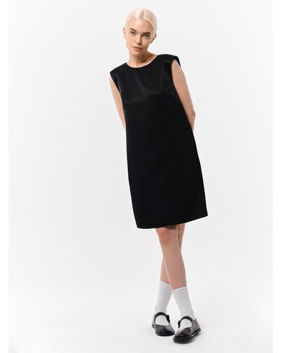 Атласное платье с акцентными плечами от byME 