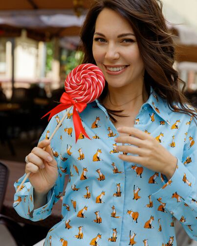 Женская рубашка  прямого силуэта  с лисичками с универсальной манжетой - 8546 от byME 