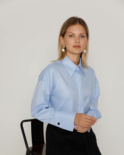 Женская рубашка с высоким манжетом голубая - 8500N от byME 