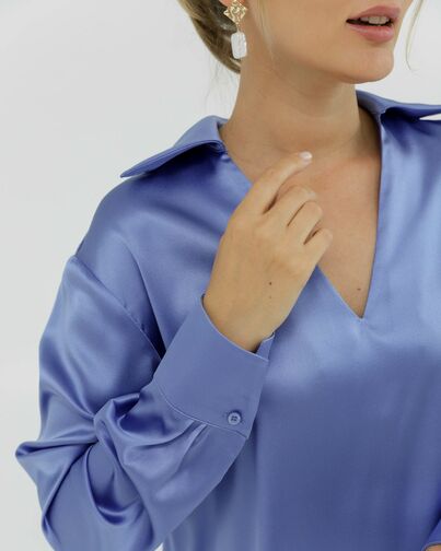 Женская рубашка из шёлка в васильковом цвете 8824 от byME 