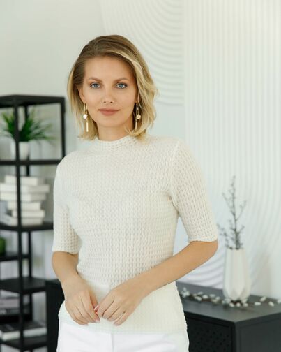 Джемпер из шерсти мериноса тонкой вязки молочный от byME 