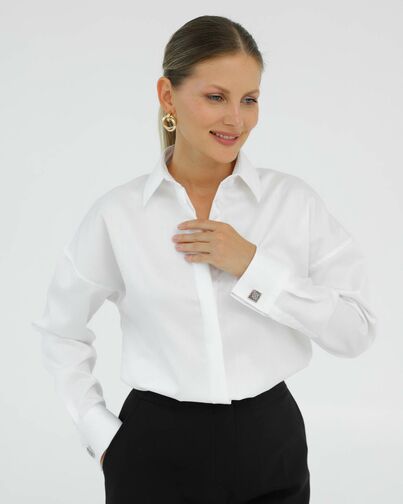 Рубашка хлопковая белая в прямом силуэте с универсальной манжетой 8931 от byME 