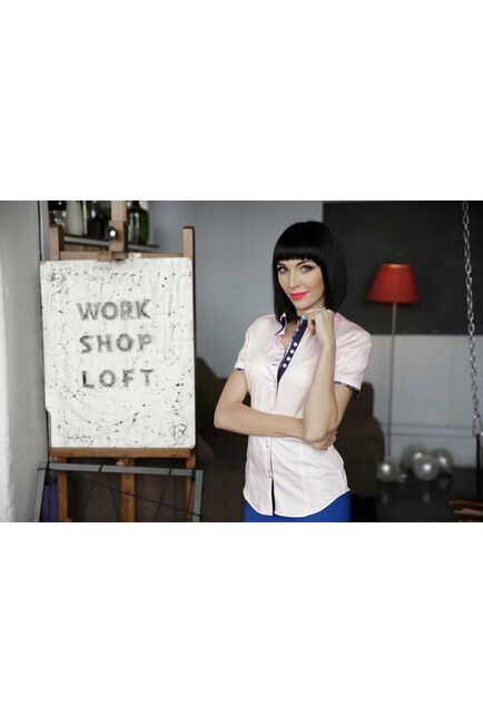 Приталенная женская рубашка на пуговицах с коротким рукавом розовая с двойным воротом - 2047 от Tonelli 