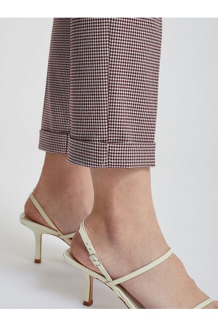 Брюки зауженного кроя с отворотами от ByME 