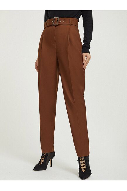 Брюки с защипами и поясом от byME 