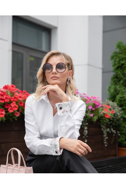 Женская полуприталенная рубашка под запонку белая с отделкой  - 8050 от byME 