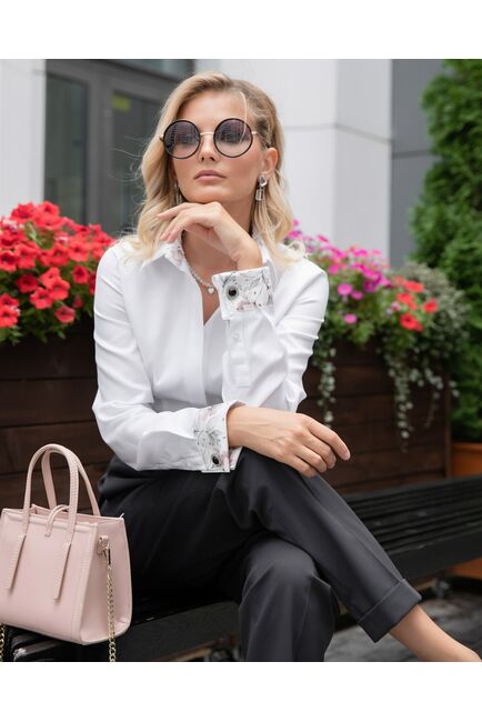 Женская полуприталенная рубашка под запонку белая с отделкой  - 8050 от byME 