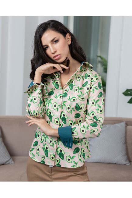 Женская рубашка под пуговицы с супатной застежкой полуприталенная с отделкой принт авокадо - 8084 от byME 